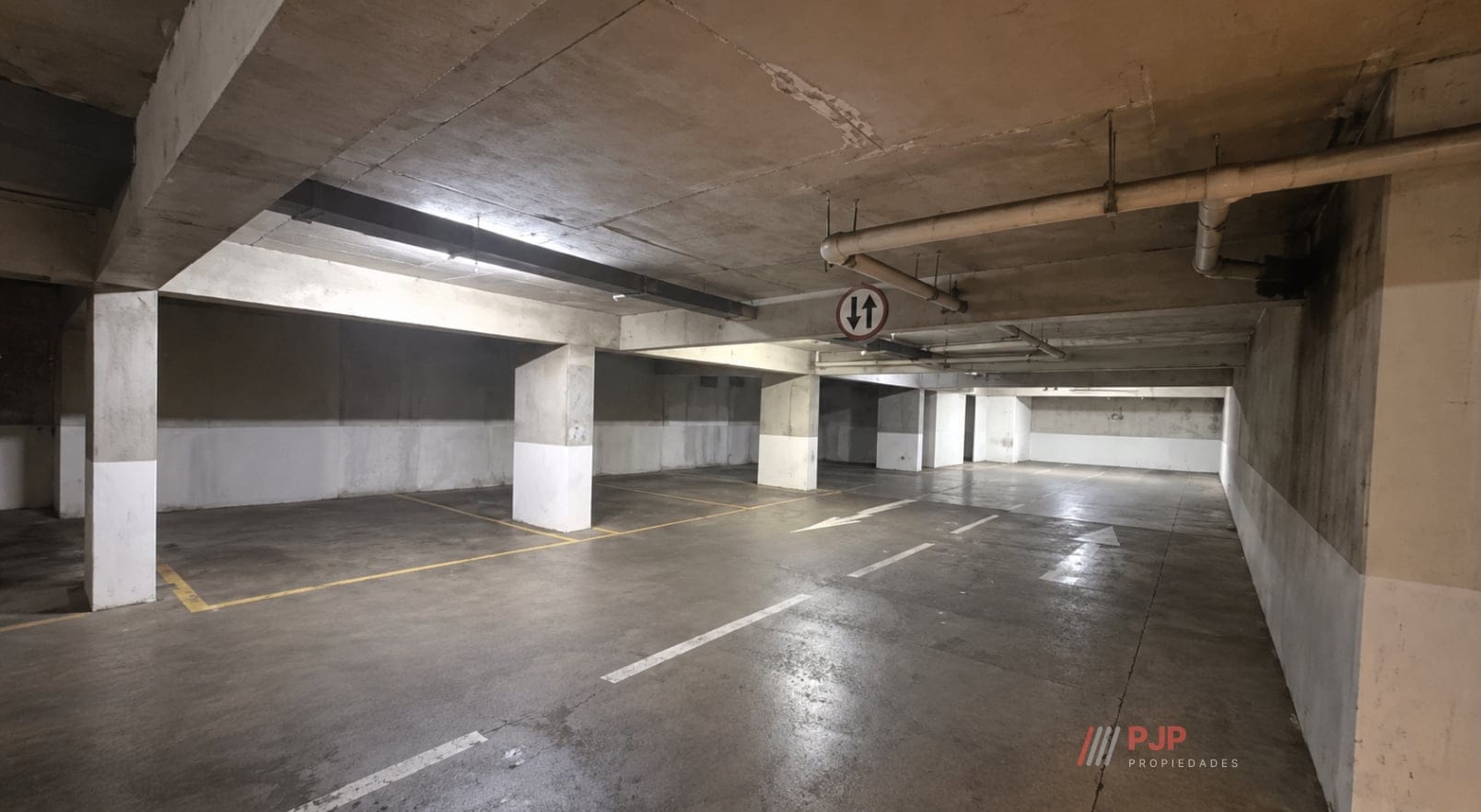 Estacionamiento en Morandé con Gran Ubicación